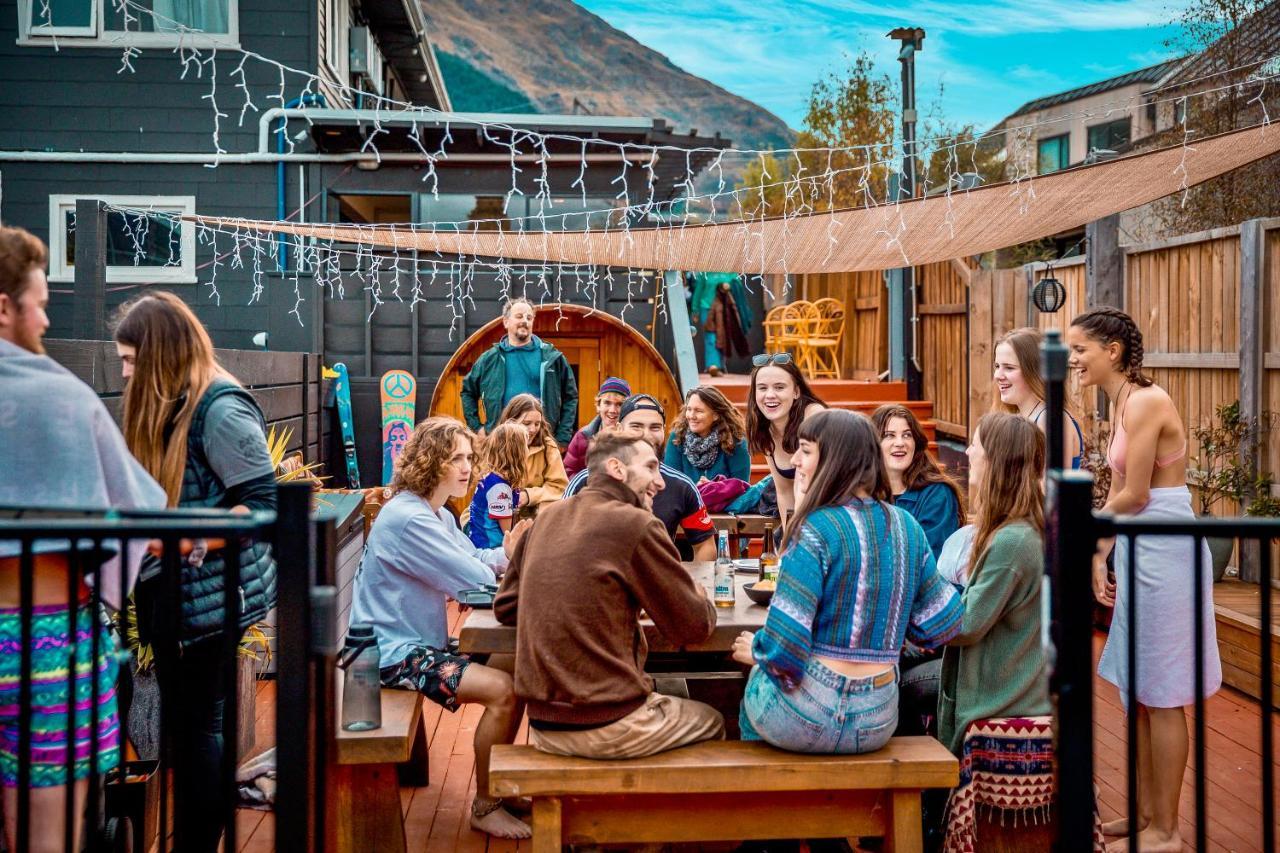 The Black Sheep Backpackers Queenstown Exterior foto
